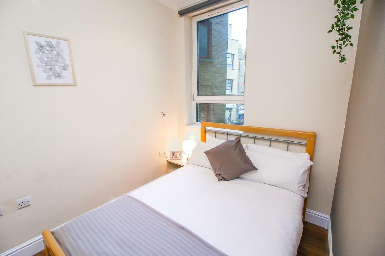 View Flat @ Liverpool St. Apartment