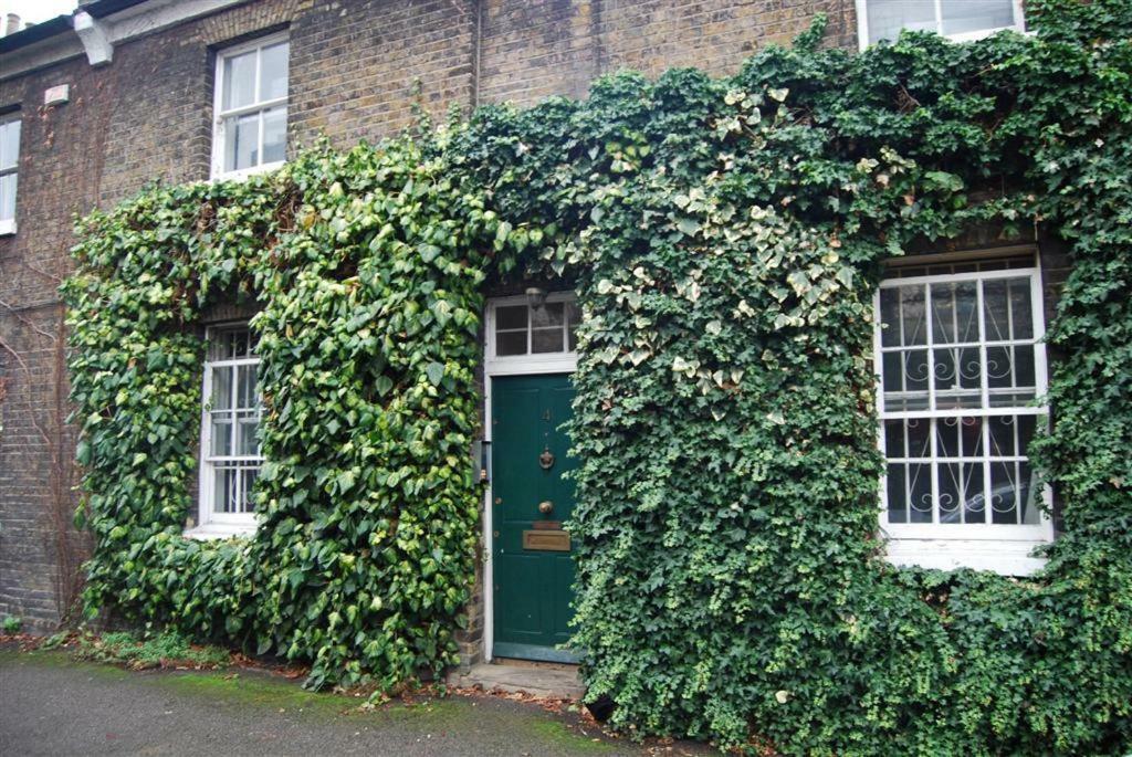 4 St Martins Almshouses Apartment *