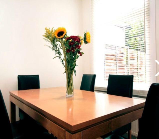 11 Camden Road Apartment *