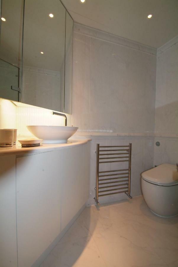 Chelsea: Exceptional 1br W/views Of The River Thames & Battersea Park Apartment