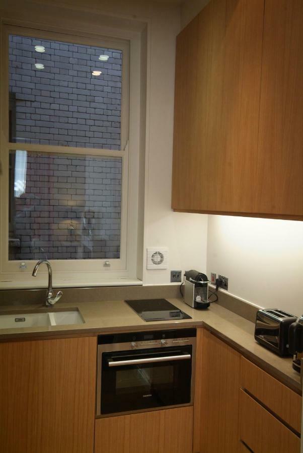 Chelsea: Exceptional 1br W/views Of The River Thames & Battersea Park Apartment London