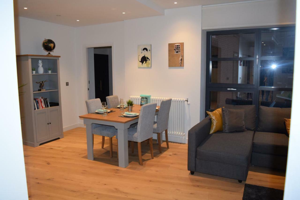 Island 3 Bedroom Luxury Apartments, Canary Wharf *