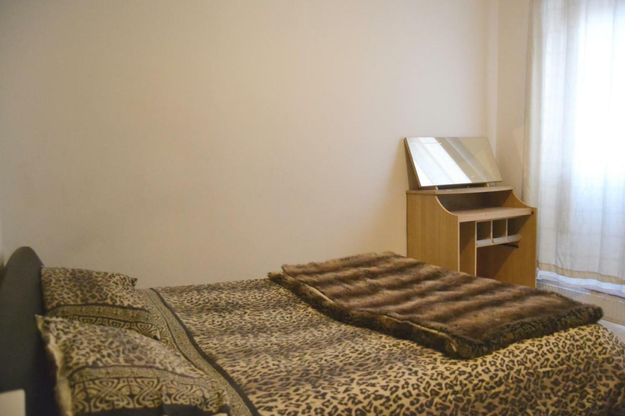 Superb Double Bedroom Homestay