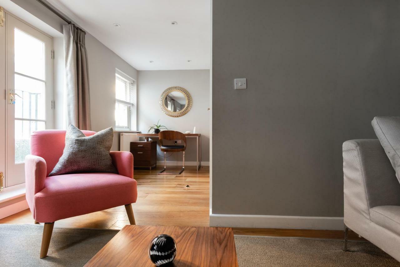 The Norfolk Maisonette - Lovely 4bdr Mews * London