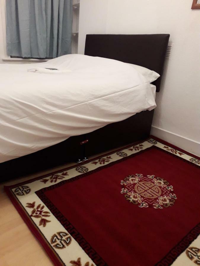 Guest house 20 East Tenter Street London