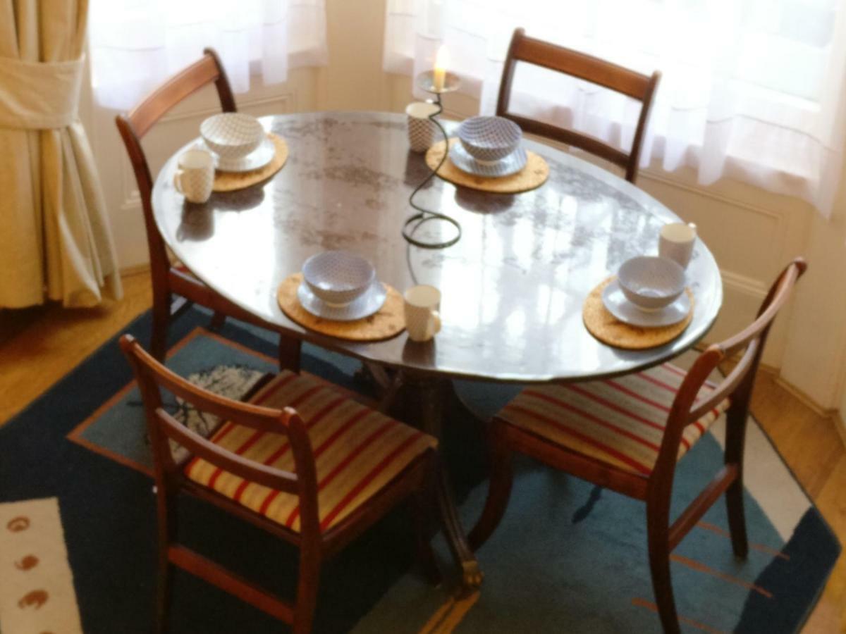 1870s Victorian House Homestay London