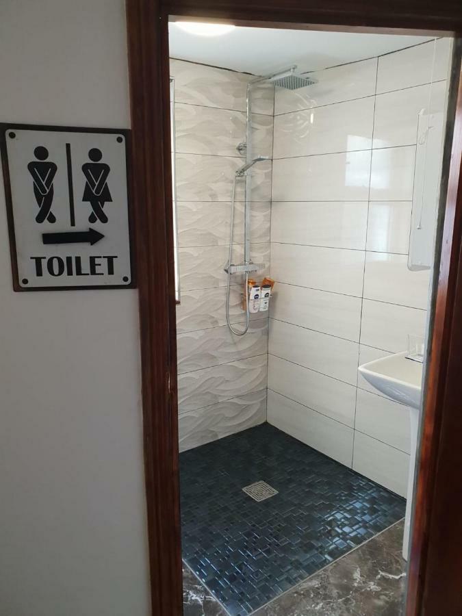 89 Mayes Road London