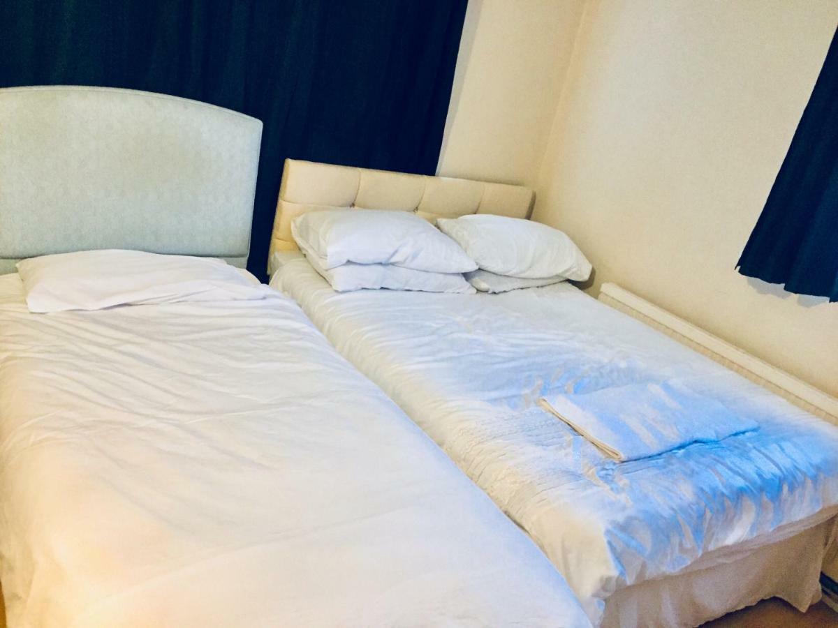 Guest house For 6 People London