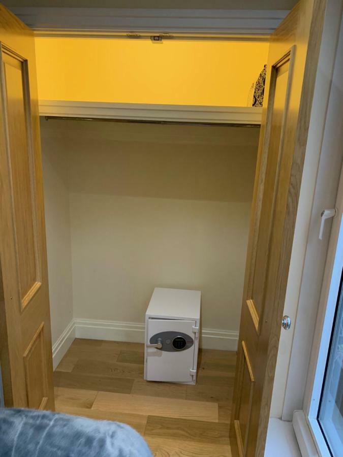 Thames View Apartment, Imperial Wharf London