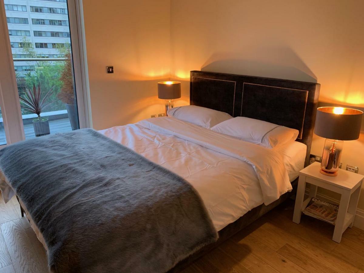 Thames View Apartment, Imperial Wharf London