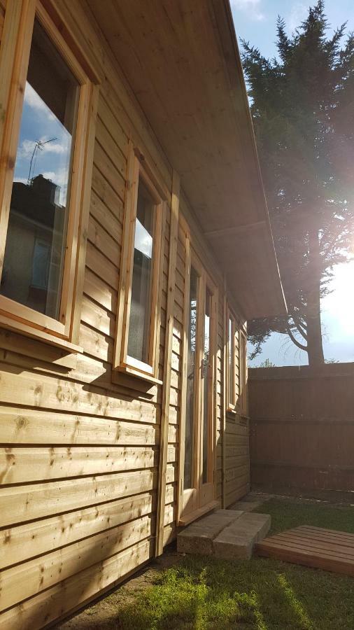 Apartment Urban Log Near Zone 2 Tube London