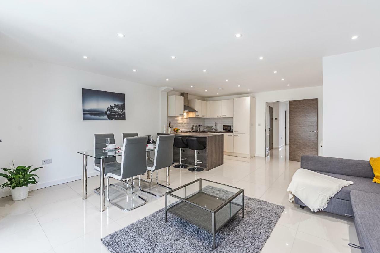 Cosmos Canary Wharf Apartment