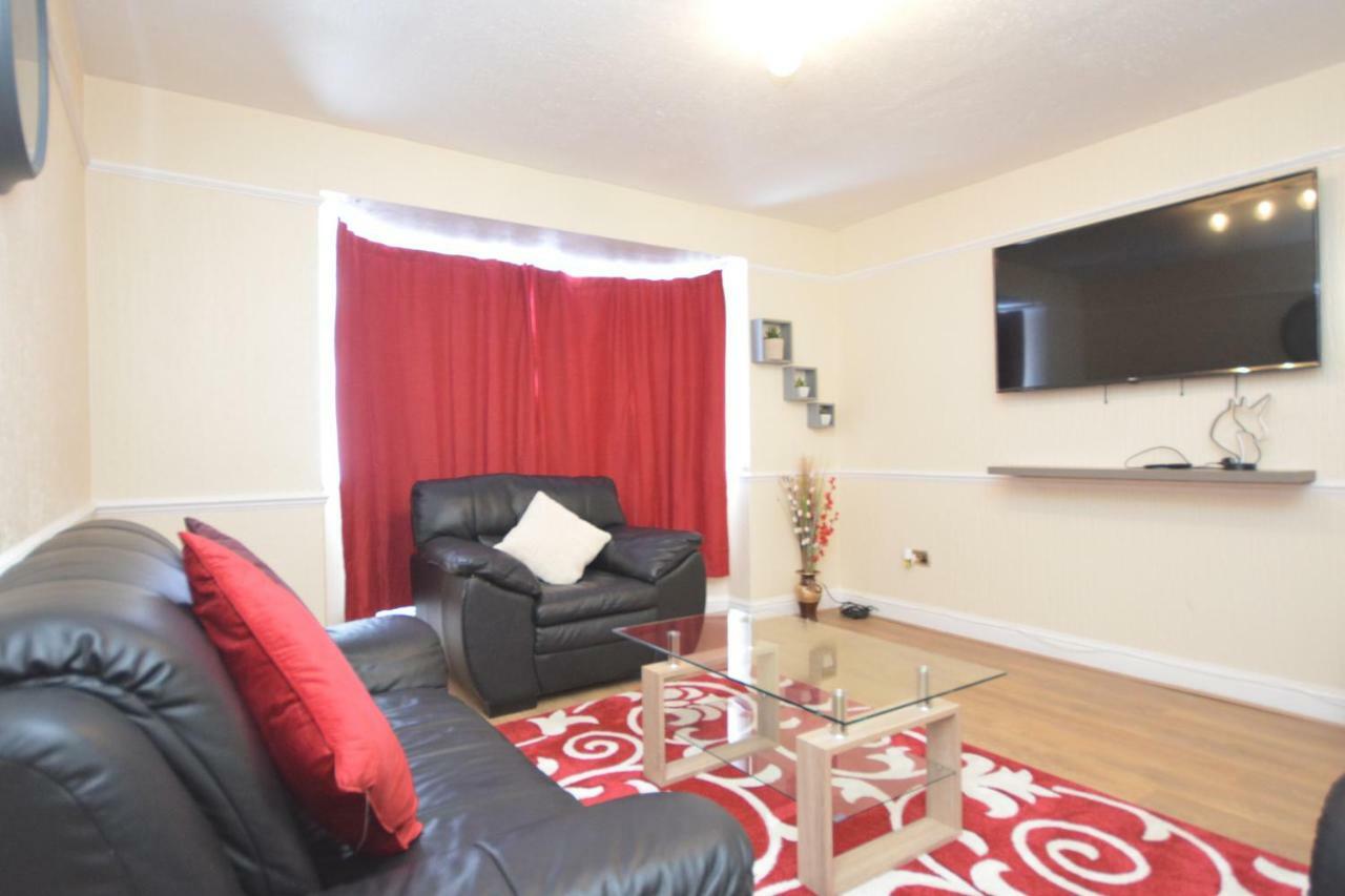 Four Bedroom Townhouse 12 Minutes Walk To Excel Exhibition Centre London