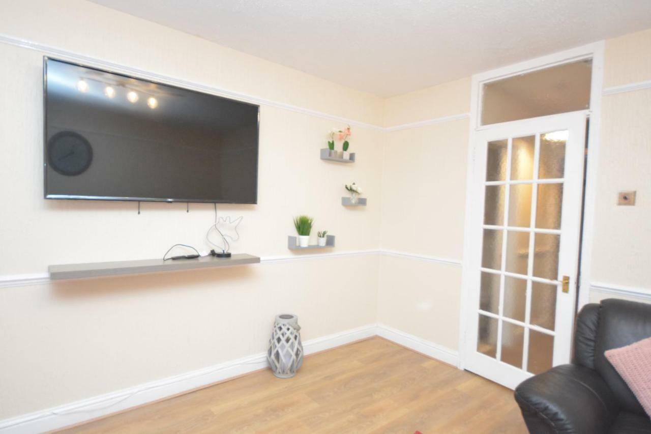 Four Bedroom Townhouse 12 Minutes Walk To Excel Exhibition Centre