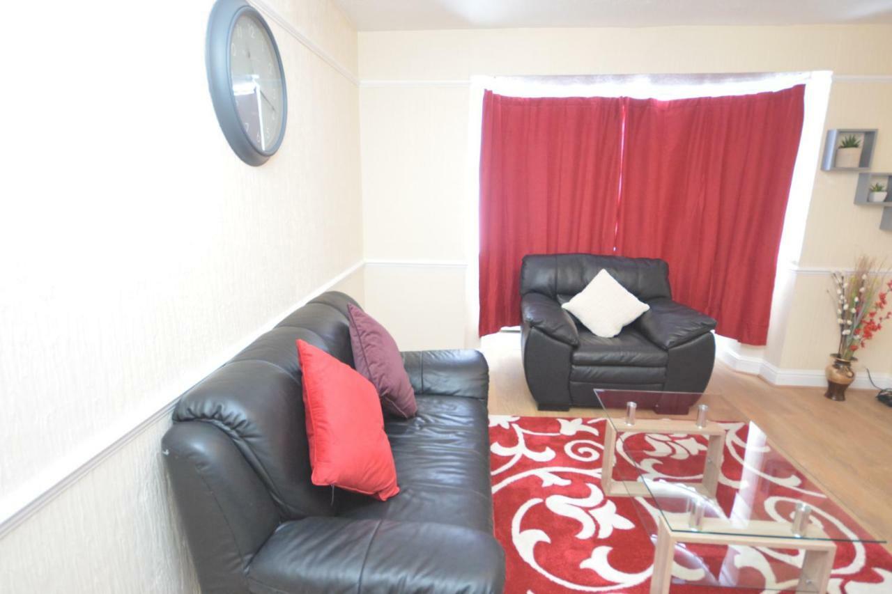 Four Bedroom Townhouse 12 Minutes Walk To Excel Exhibition Centre * London