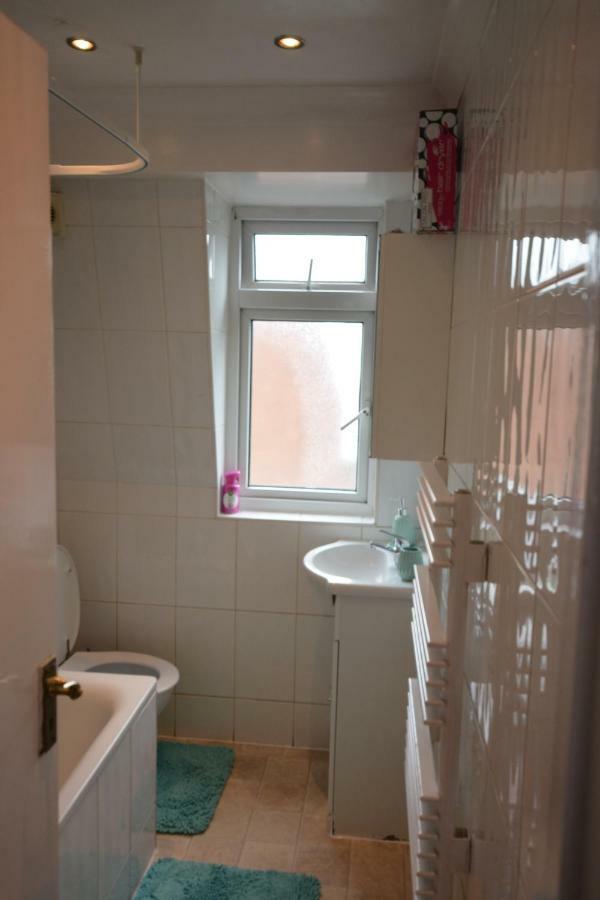 Four Bedroom Townhouse 12 Minutes Walk To Excel Exhibition Centre London