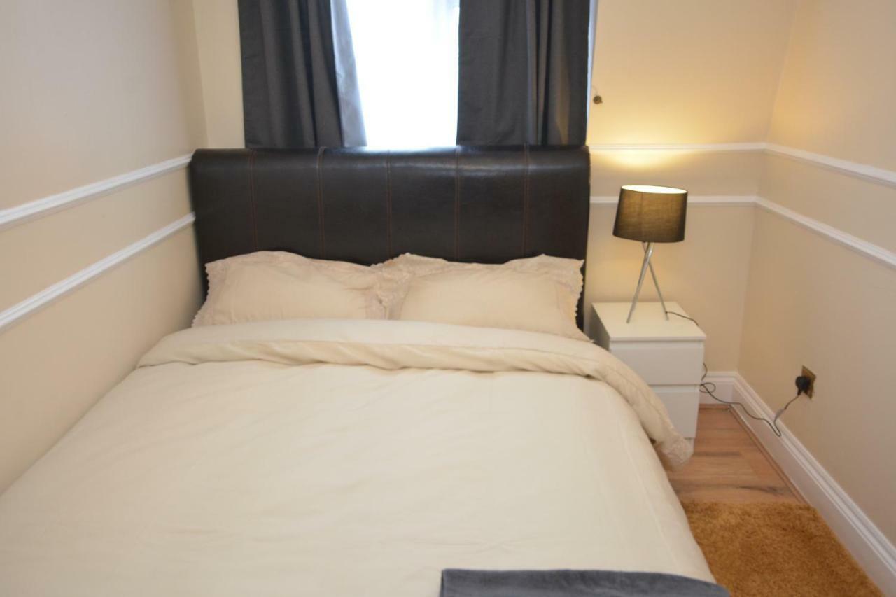 Four Bedroom Townhouse 12 Minutes Walk To Excel Exhibition Centre London