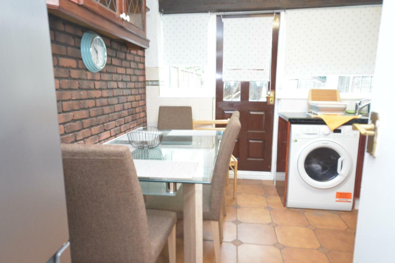 Four Bedroom Townhouse 12 Minutes Walk To Excel Exhibition Centre London