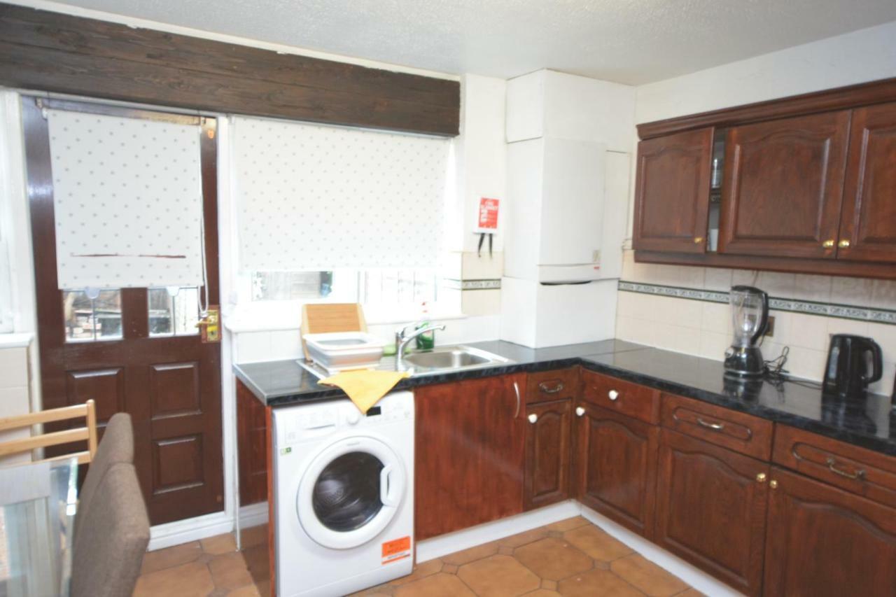 Four Bedroom Townhouse 12 Minutes Walk To Excel Exhibition Centre * London