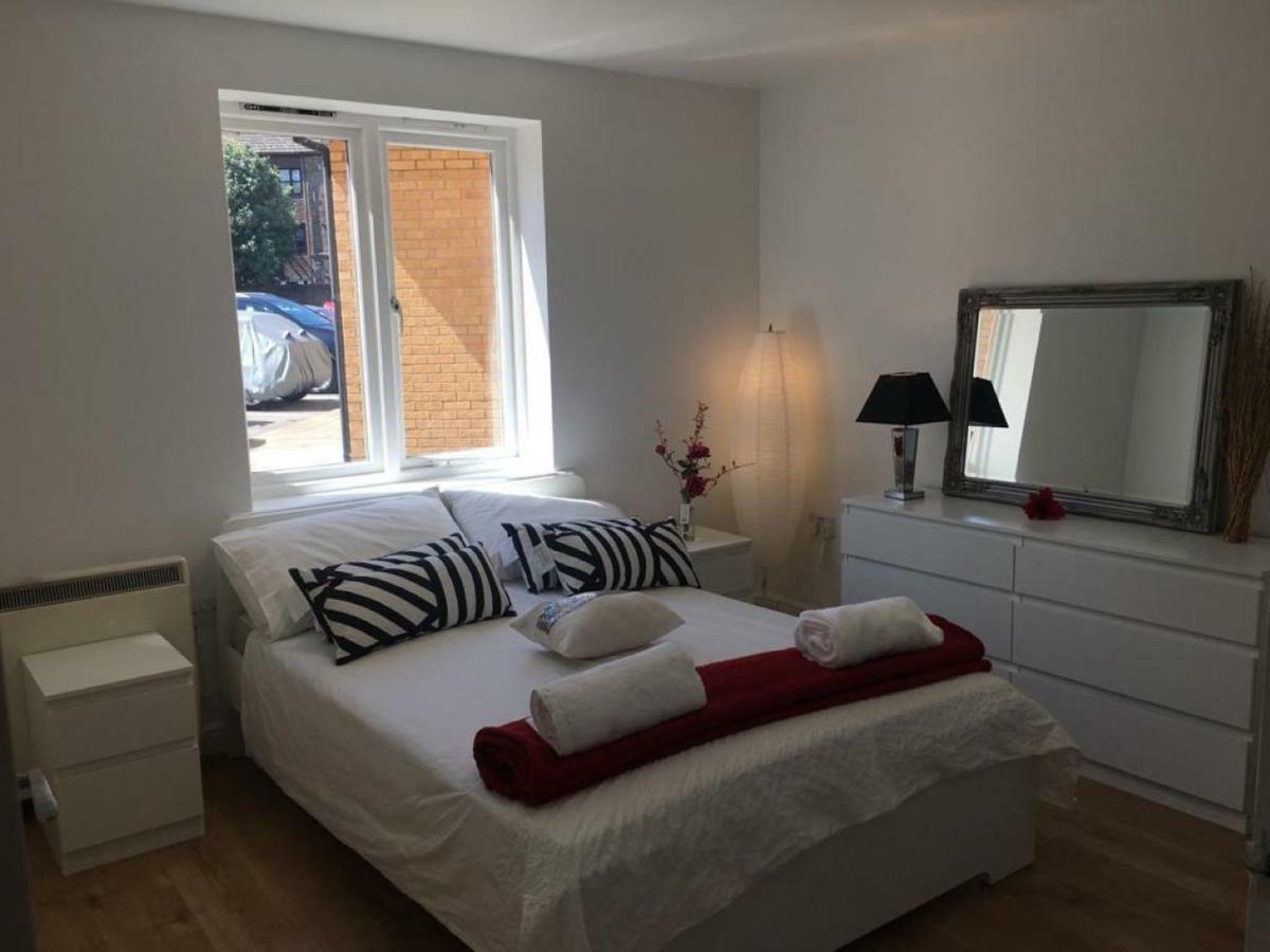 Apartment 2 Bed Flat, Dedicated Workspace, Parking, 4ktv