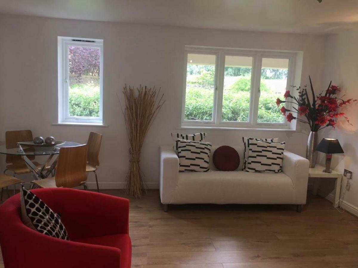 2 Bed Flat, Dedicated Workspace, Parking, 4ktv Apartment *