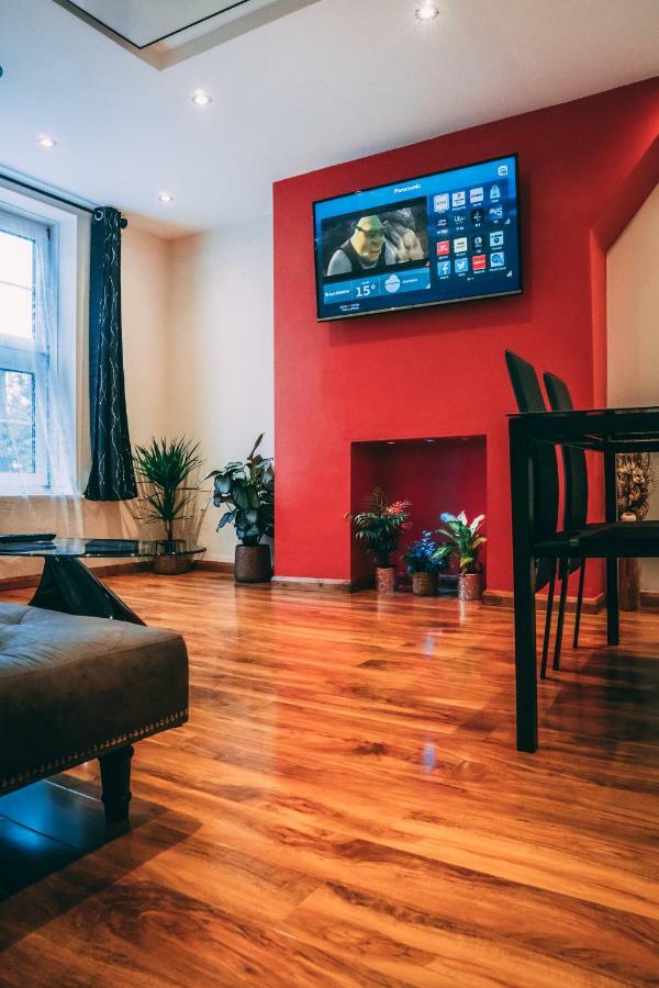 Apartment Quality Stay,2 Bed Near The Centre, 2min Walk From Metro Station