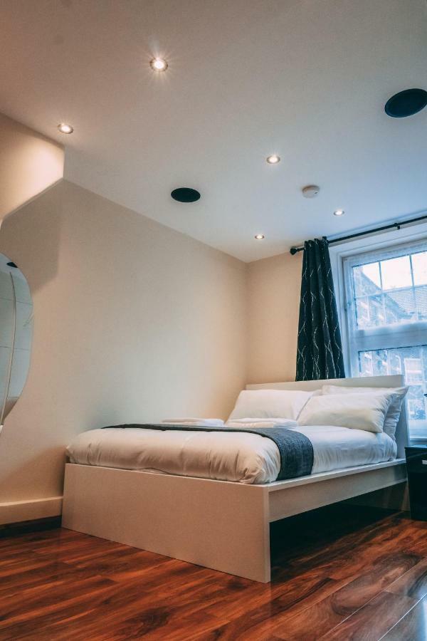 Quality Stay,2 Bed Near The Centre, 2min Walk From Metro Station Apartment