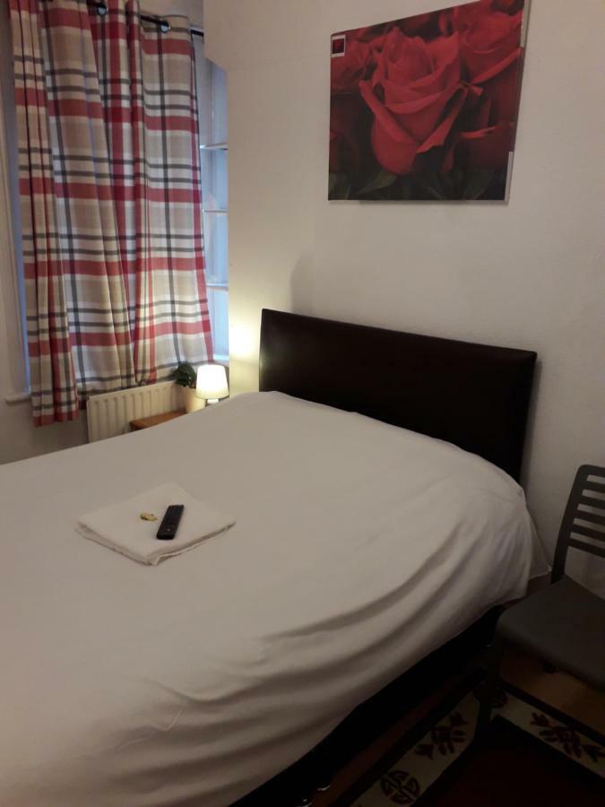 Guest house 20 East Tenter Street London