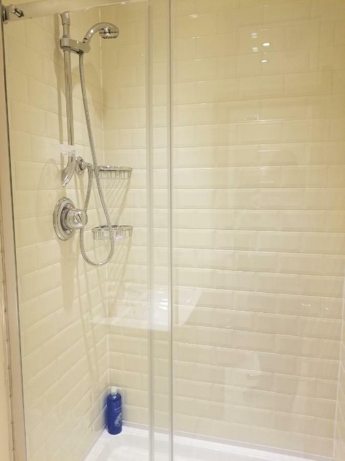 Luxury 1min Walk From Underground, With Free Parking Free Wifi London