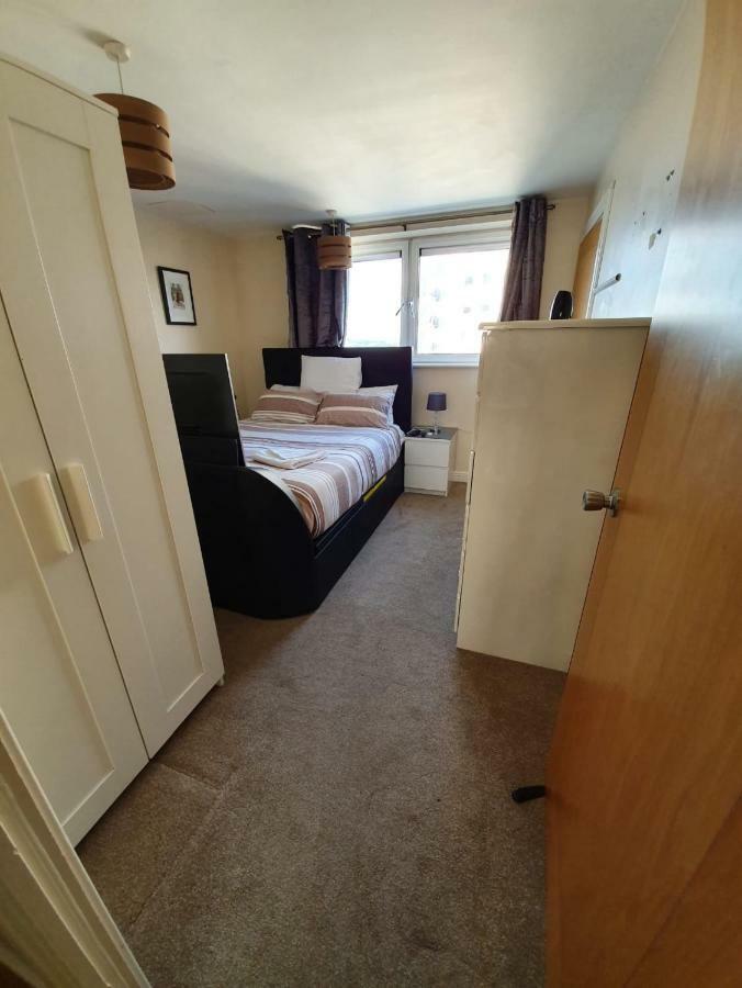 Apartment Affluent Riverside Sark Tower