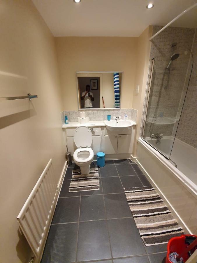 Affluent Riverside Sark Tower Apartment *