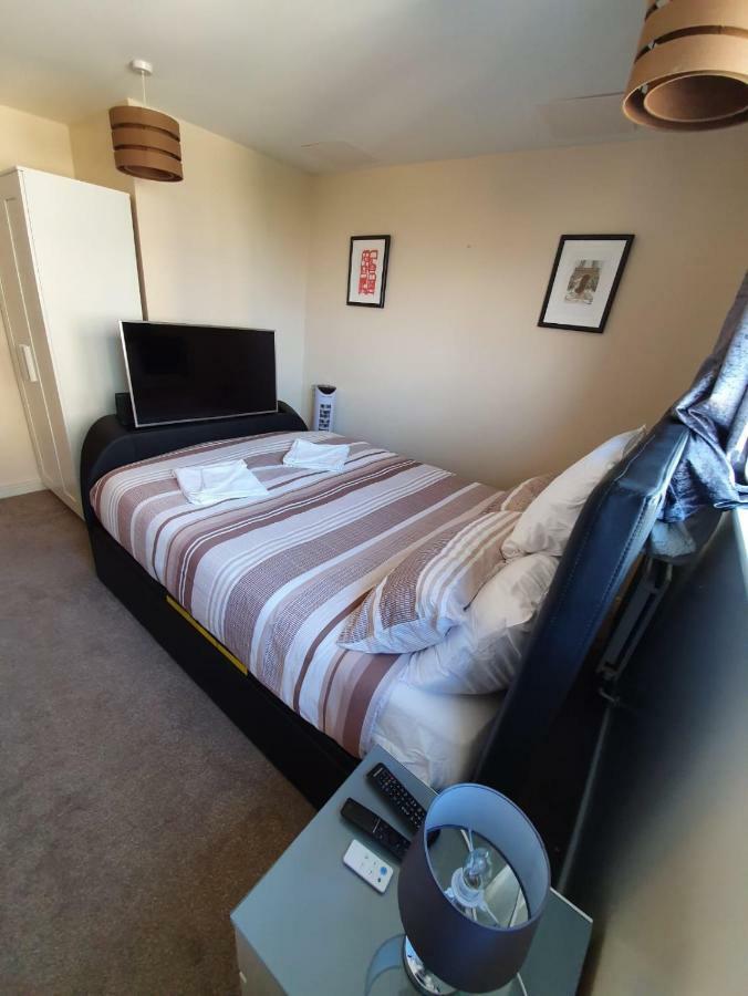 Apartment Affluent Riverside Sark Tower