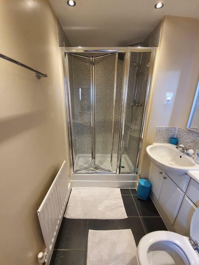 Affluent Riverside Sark Tower Apartment London