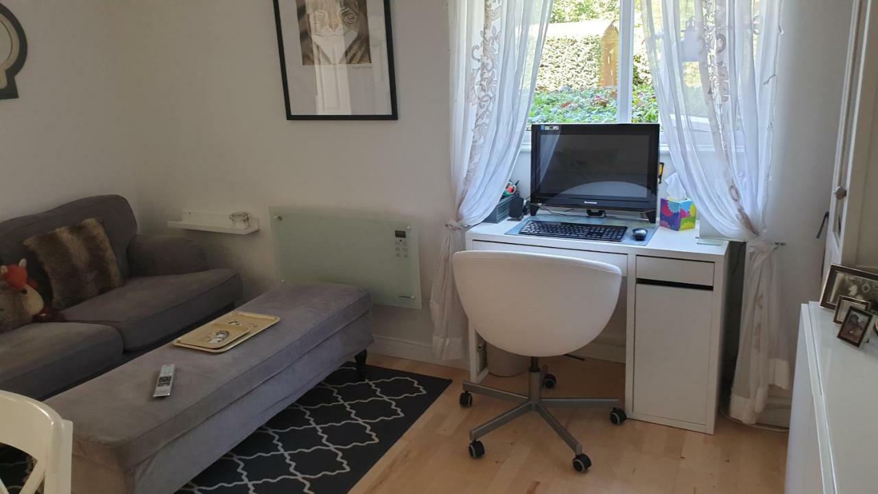 Apartment Riverside Court London