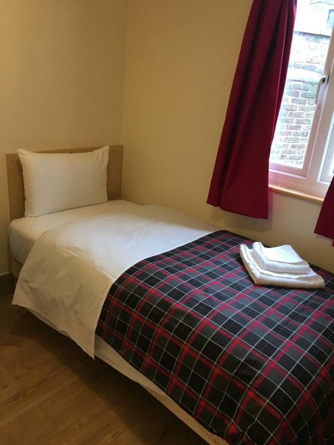 Guest house 15 New Row London