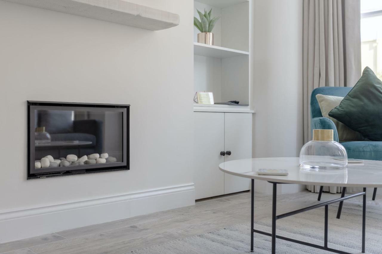 Stunning 3 Bedroom 2 Bath In Fantastic Location Apartment London