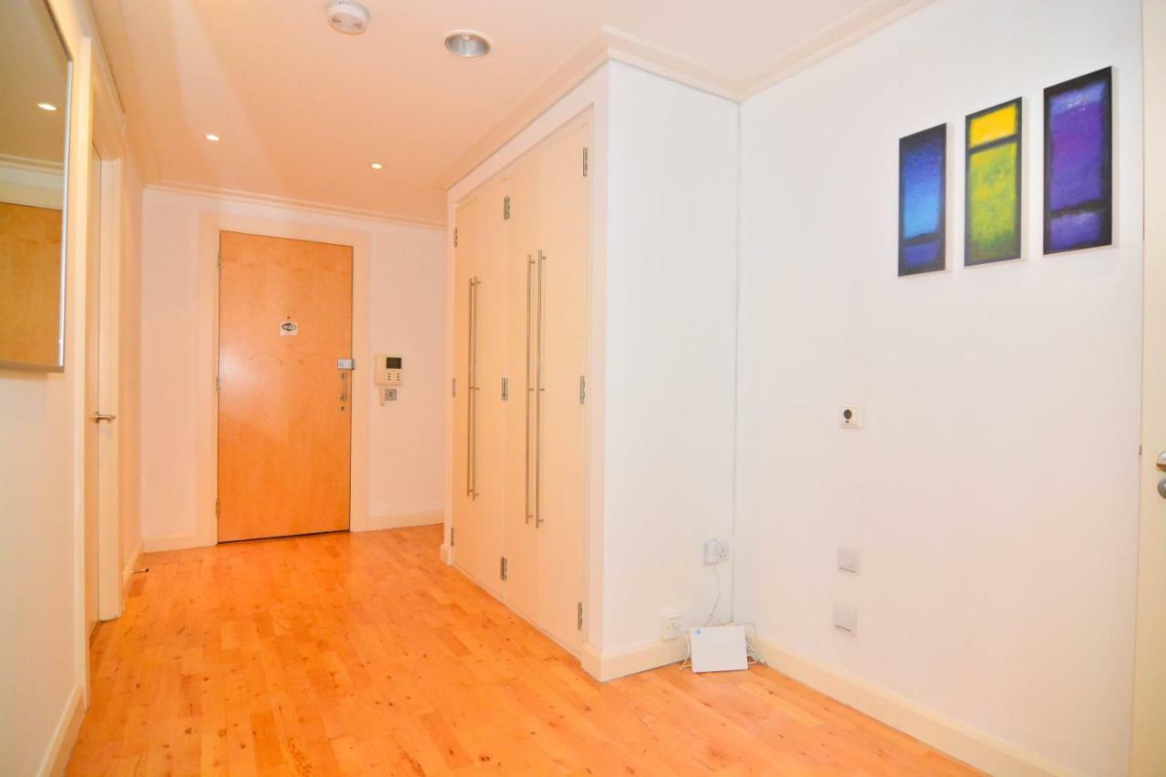 Canary Wharf - Corporate Riverside Apartments *
