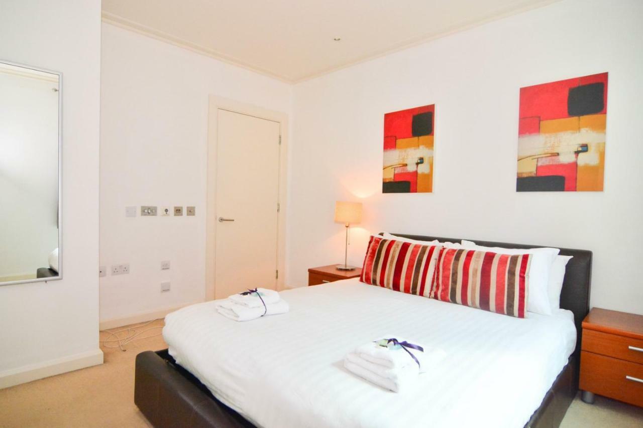 Canary Wharf - Corporate Riverside Apartments * London