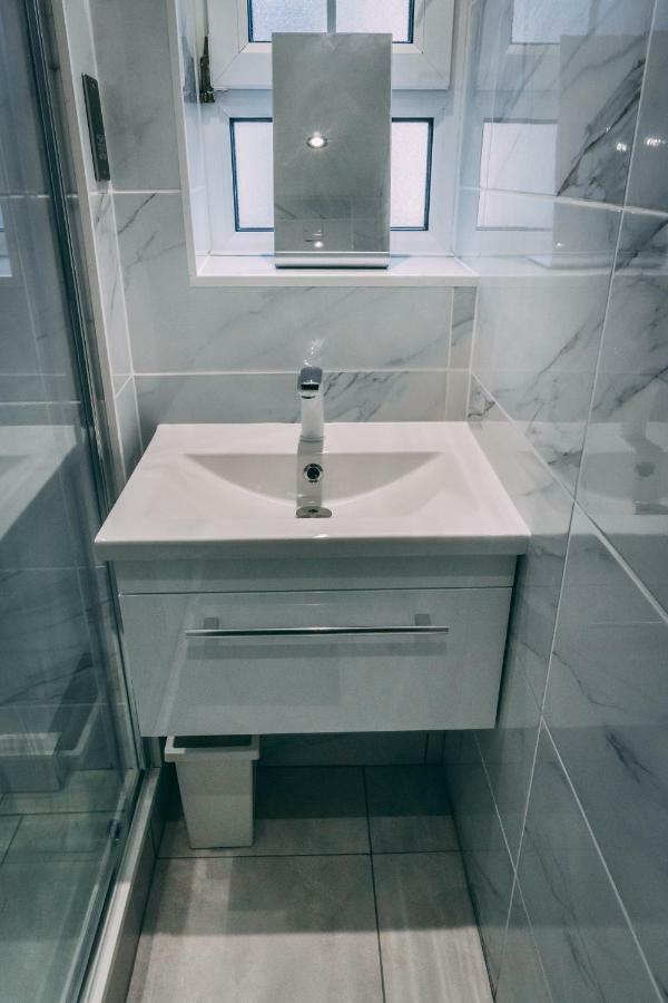 Apartment Quality Stay,2 Bed Near The Centre, 2min Walk From Metro Station London