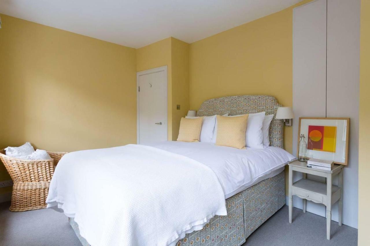 Cadogan Street Apartment