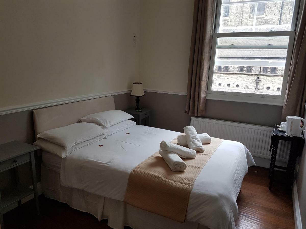 Bed & Breakfast Tourian Lounge Hotel London
