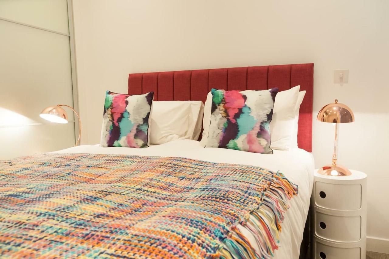 Rathbone Place Apartment *