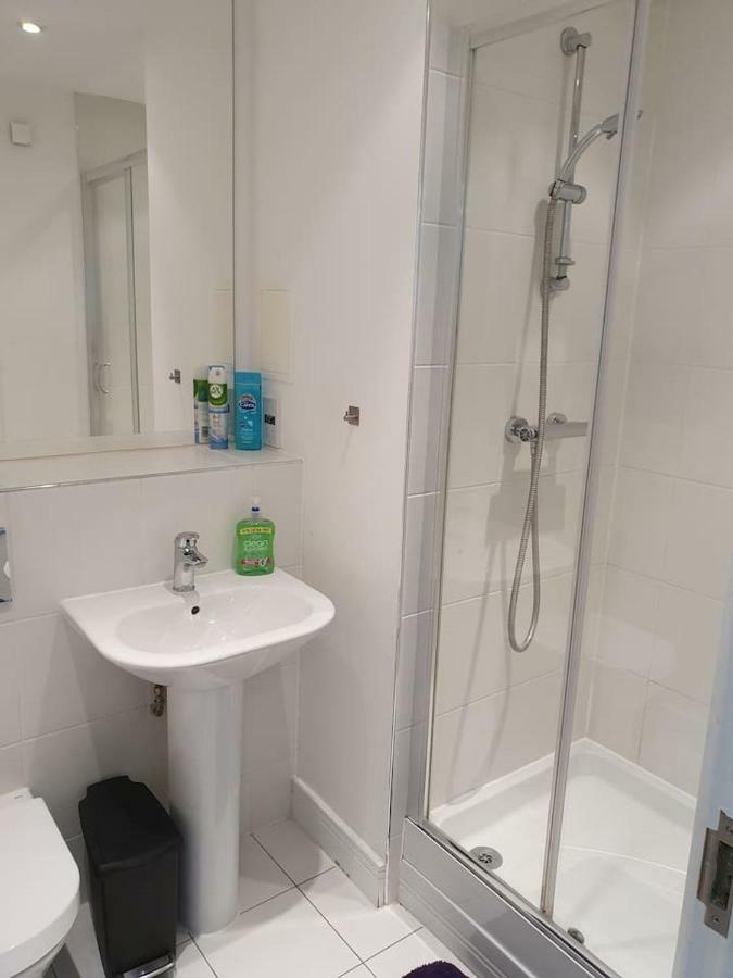 Amazing 2 Beds 2 Baths 10 Minutes To Bridge London