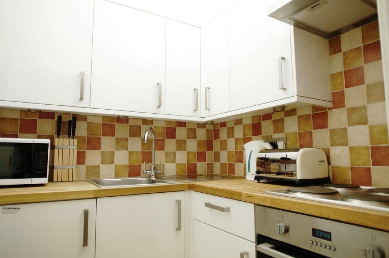 Acorn - Byng Place Apartment London