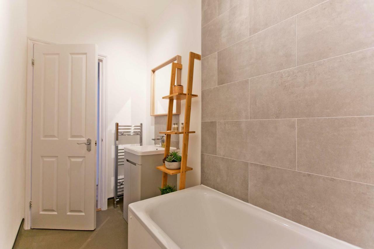 Highbury Fieldway Apartment *