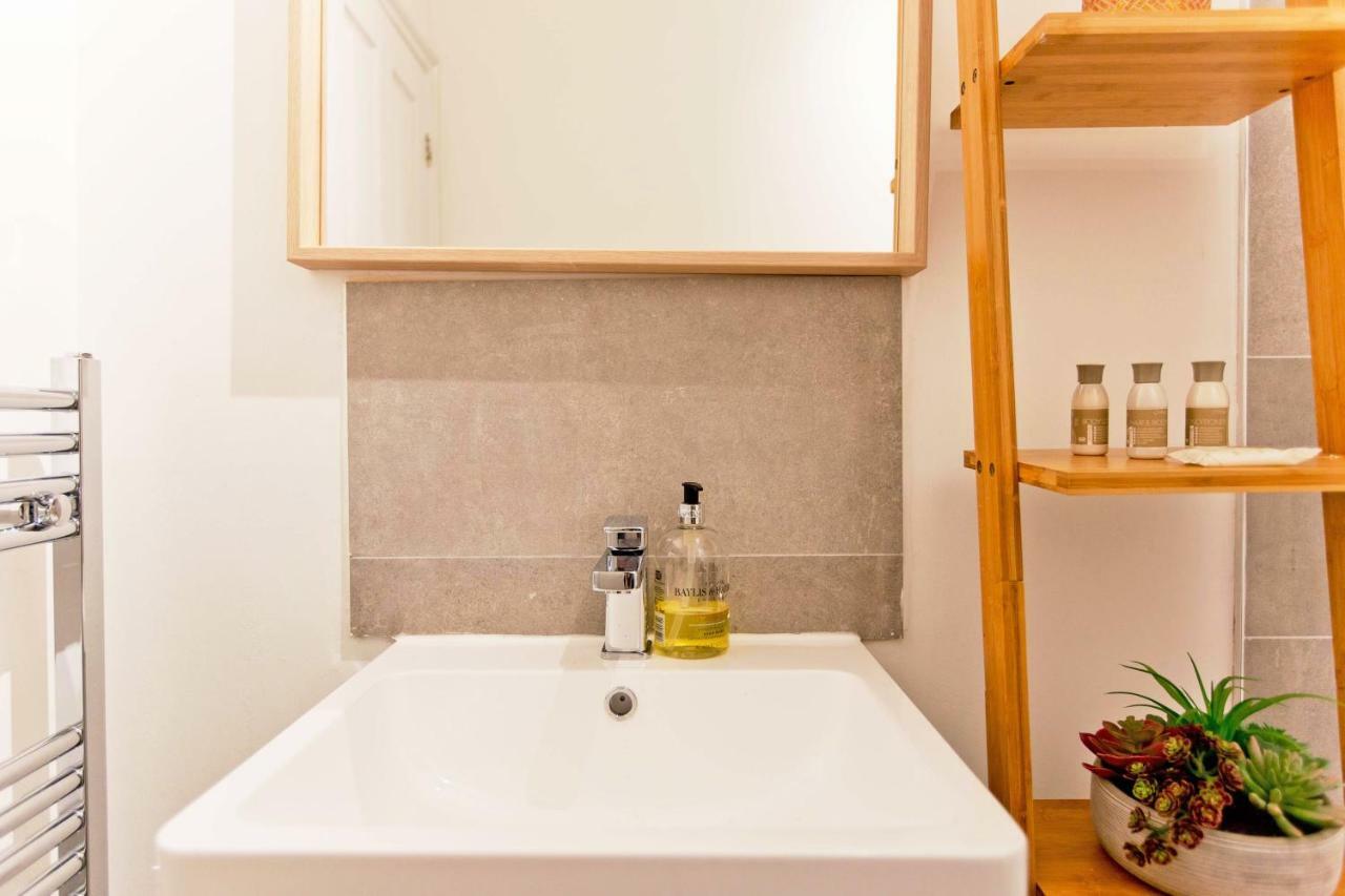 Highbury Fieldway Apartment