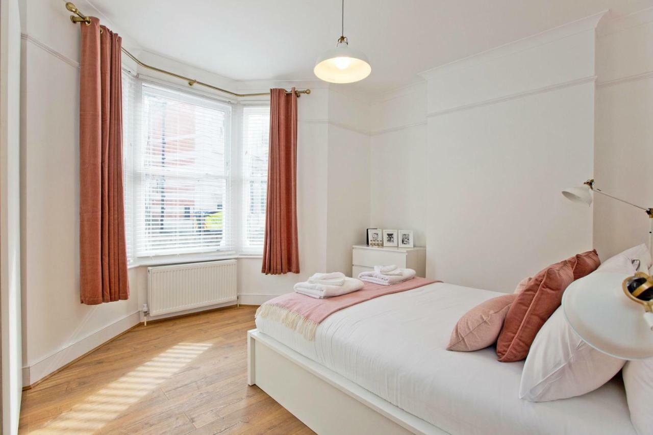 Highbury Fieldway Apartment *