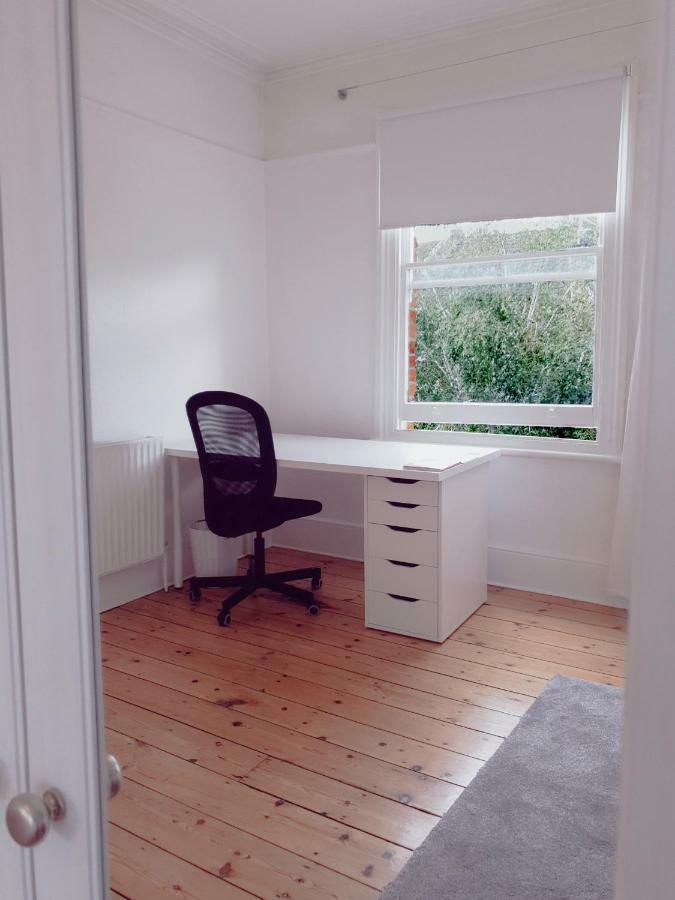 Homestay In Queen's Park *