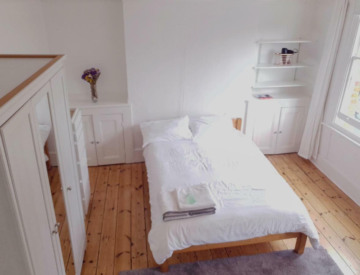 In Queen's Park Homestay London