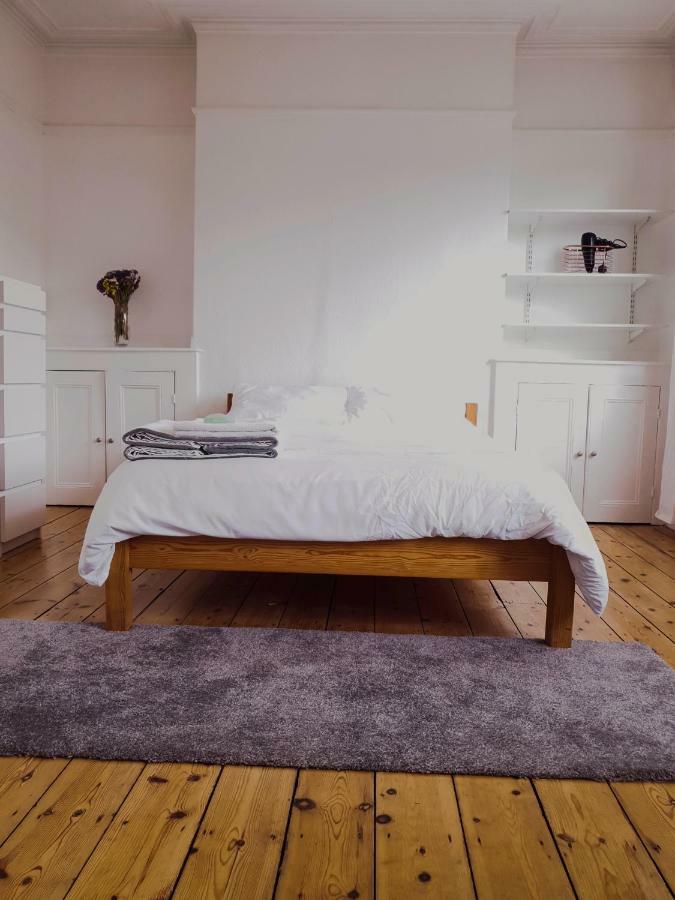 Homestay In Queen's Park *